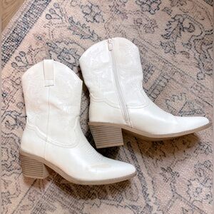 Women's White cowgirl Boots